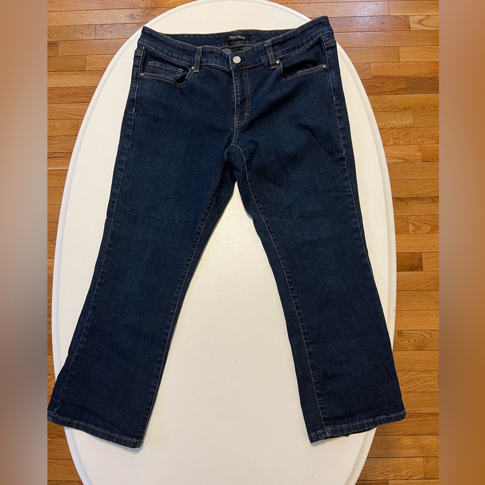 White House Black market jeans. Noir 12. Cropped flair. C20